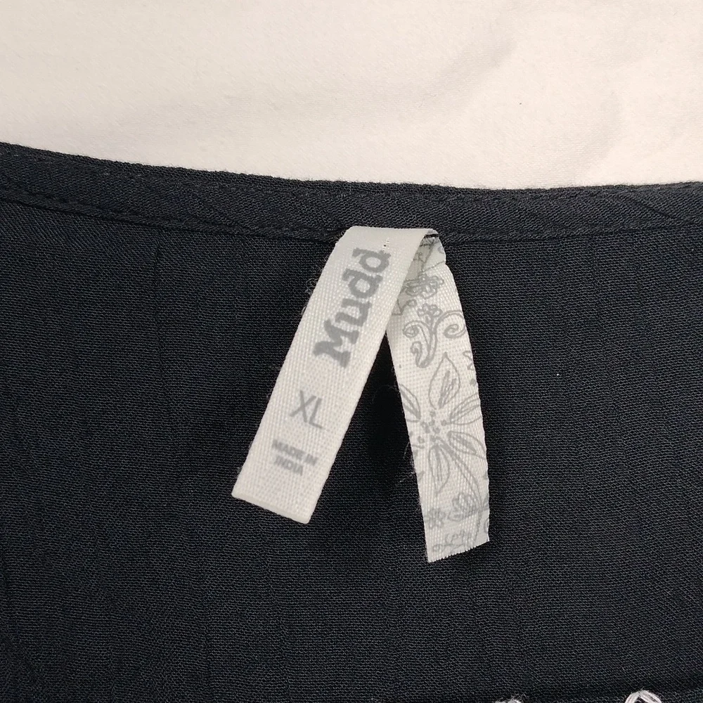 Mudd women's embroidered short sleeved top size XL - Picture 2 of 12